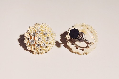 Vintage jewelry 1960s white - 1960s,