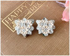 Vintage Blue and Cream Flower